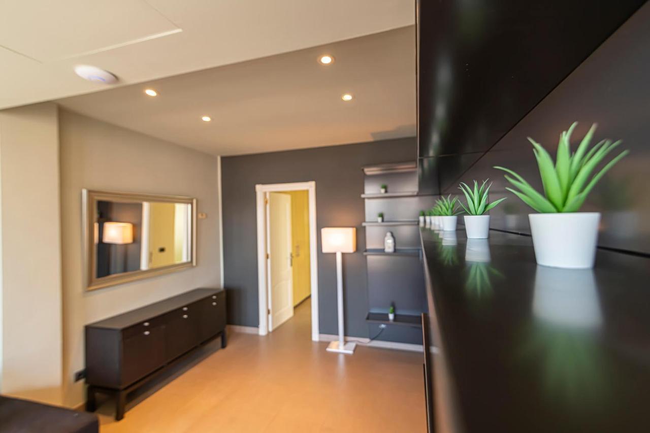 Luxury Holidays Suites, Playa De Los Cristianos Лос-Крістіанос Екстер'єр фото