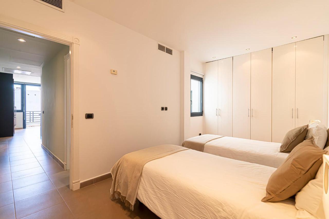 Luxury Holidays Suites, Playa De Los Cristianos Лос-Крістіанос Екстер'єр фото